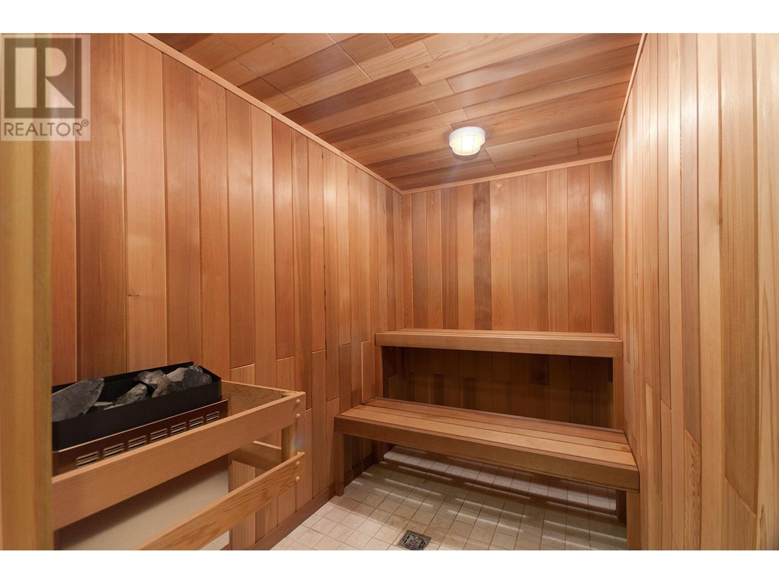 300 533 WATERS EDGE CRESCENT, West Vancouver