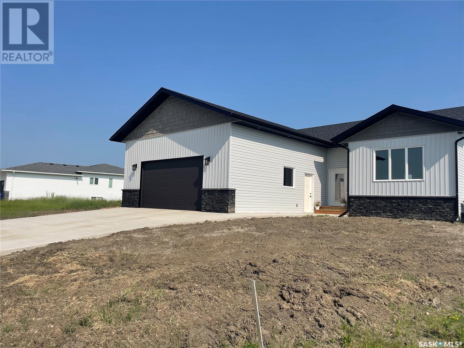Photo 12 of 715 Doghide Drive, Tisdale SK