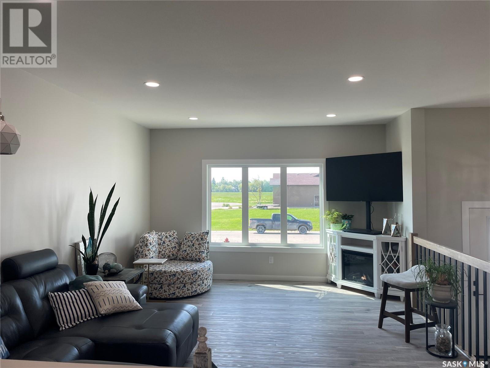 Photo 2 of 715 Doghide Drive, Tisdale SK