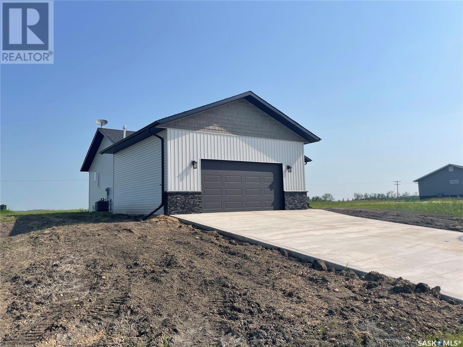 Photo 8 of 715 Doghide Drive, Tisdale SK