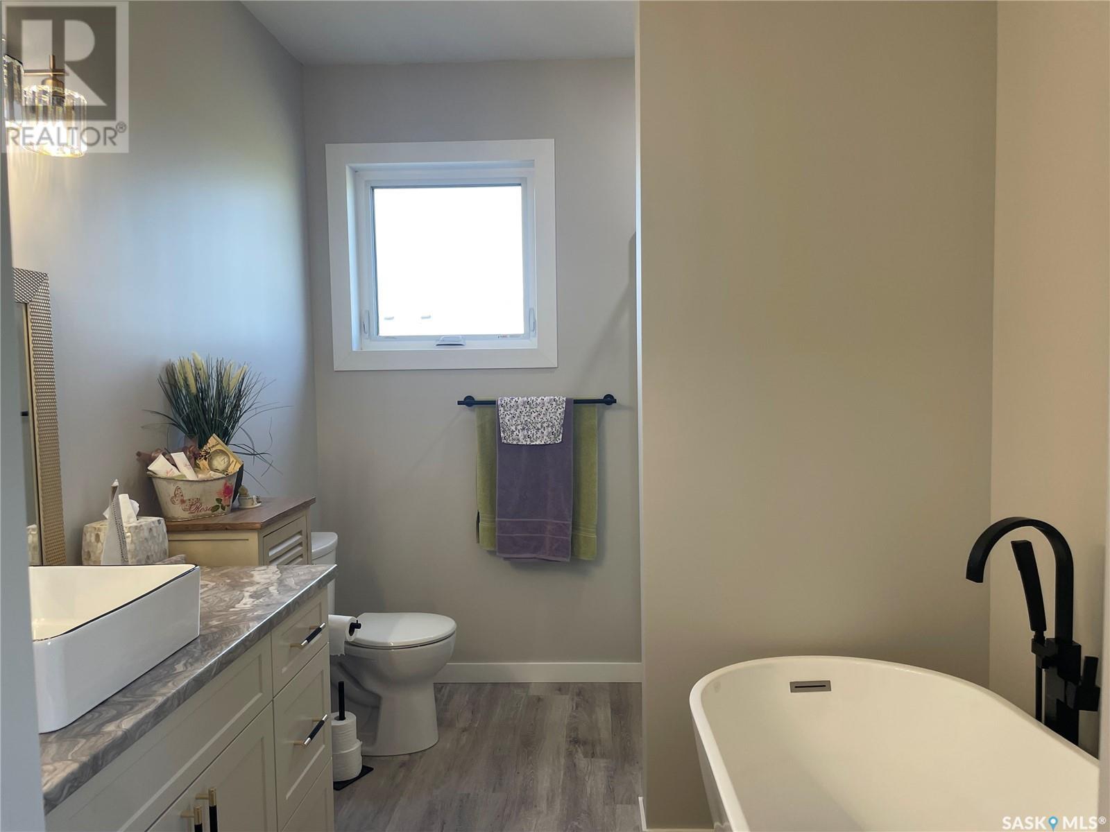 Photo 7 of 715 Doghide Drive, Tisdale SK