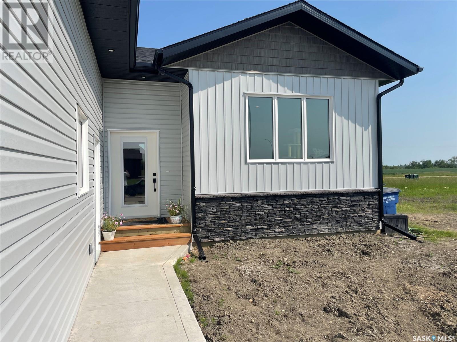 Photo 13 of 715 Doghide Drive, Tisdale SK