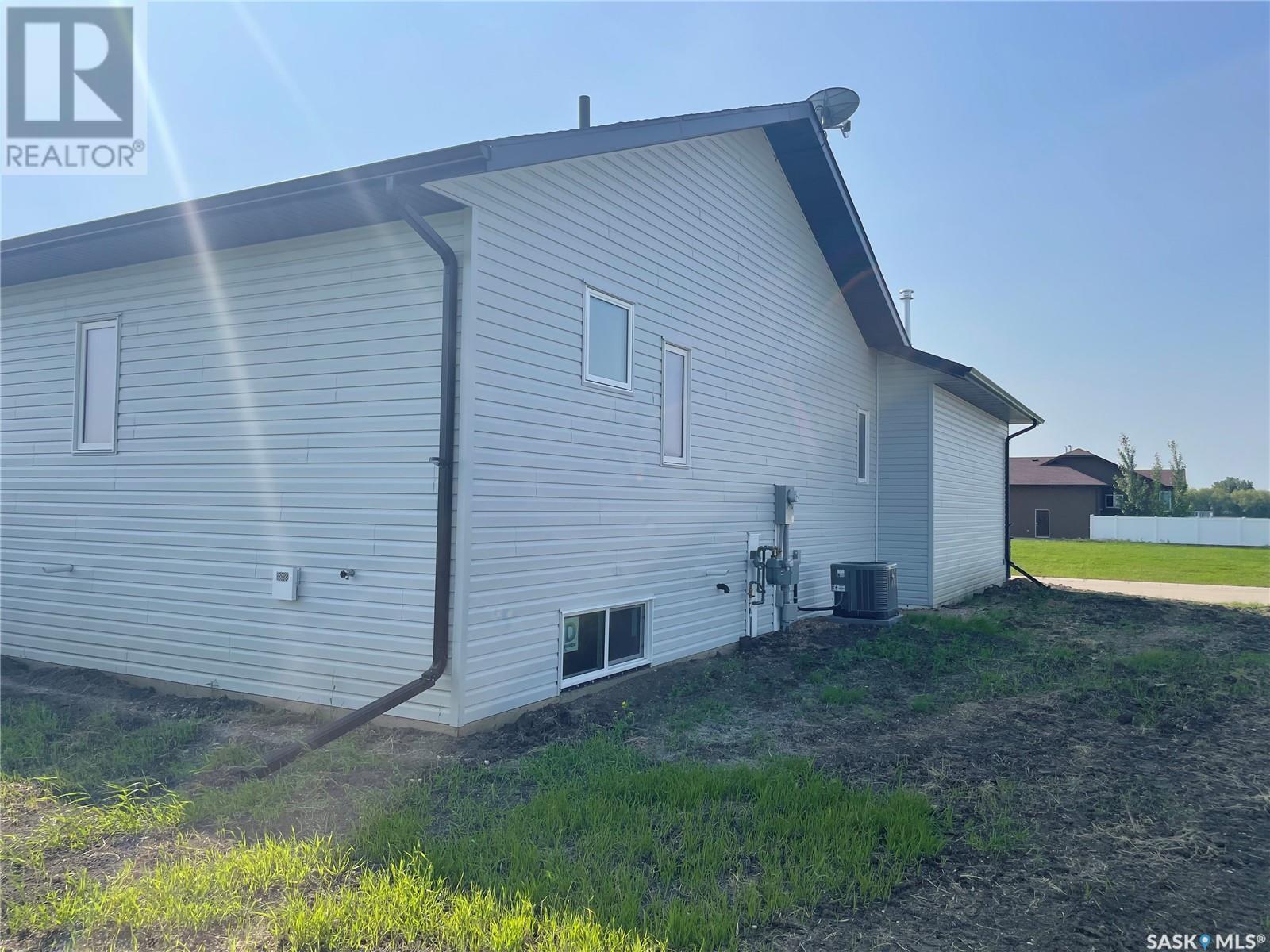 Photo 14 of 715 Doghide Drive, Tisdale SK
