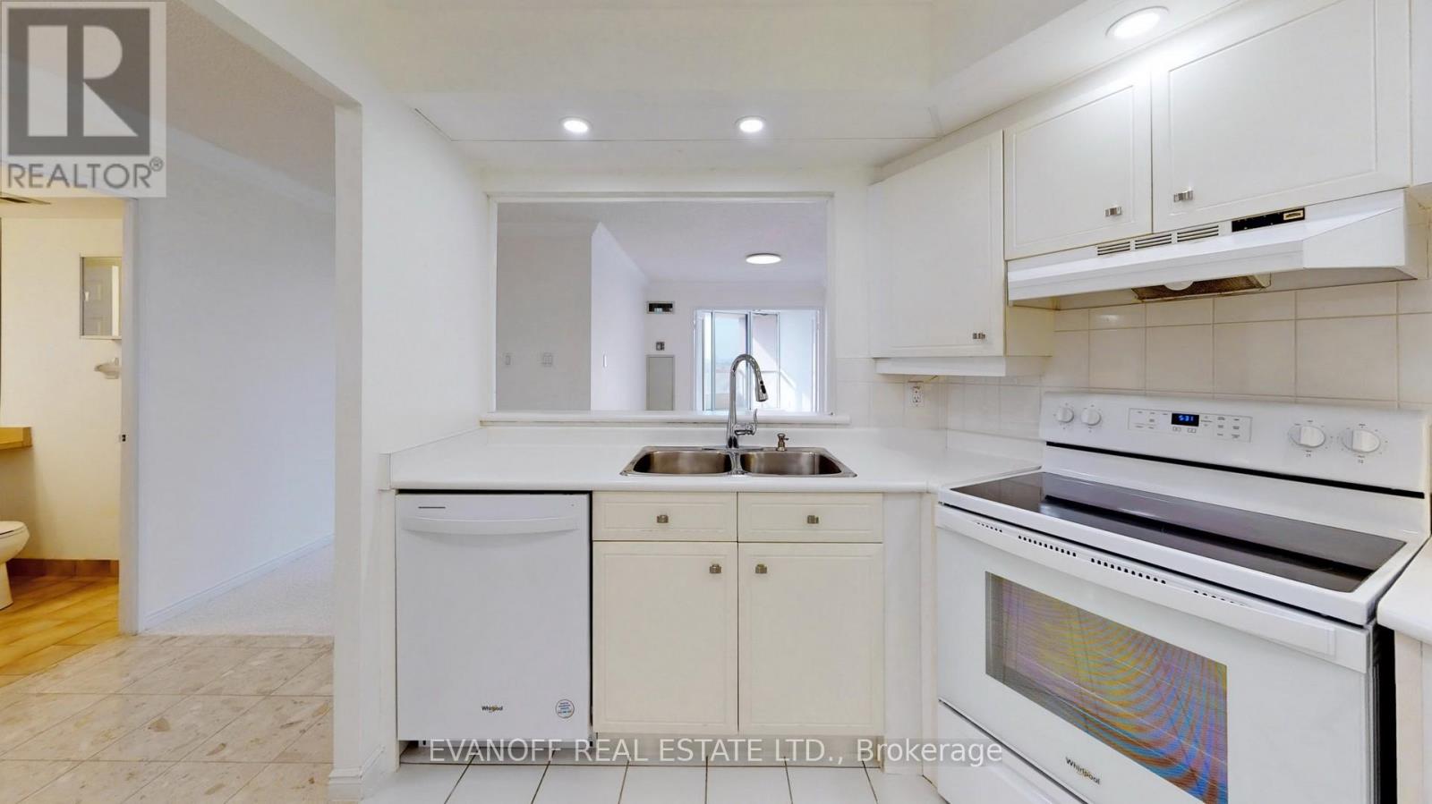 Photo 10 of 832 10 Guildwood Parkway, Toronto ON