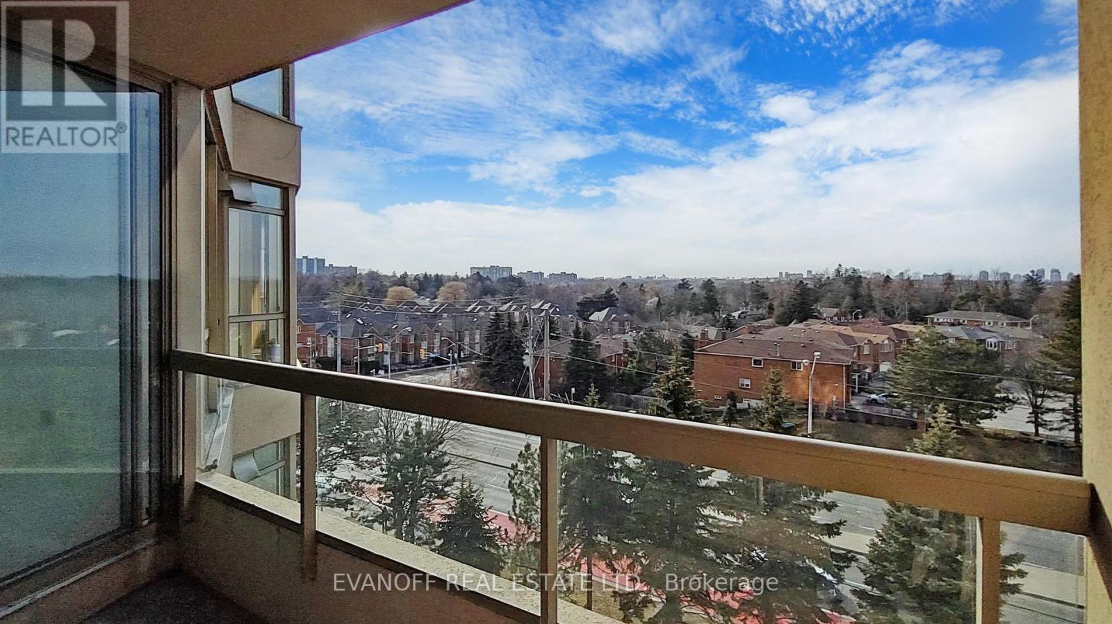 Photo 2 of 832 10 Guildwood Parkway, Toronto ON