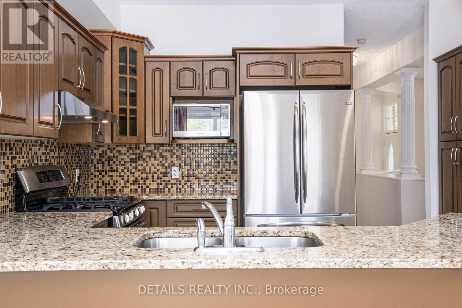 Photo 12 of 809 Pinnacle Street, Ottawa ON