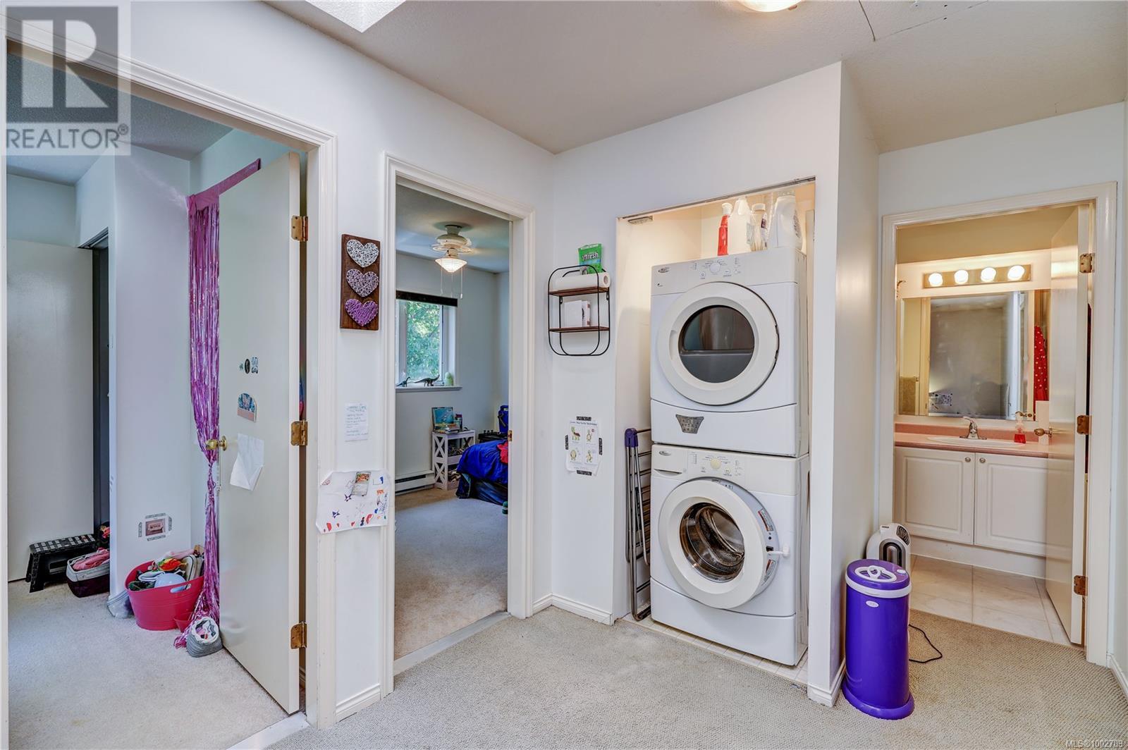 Photo 11 of 1621 Creekside Dr, Nanaimo BC