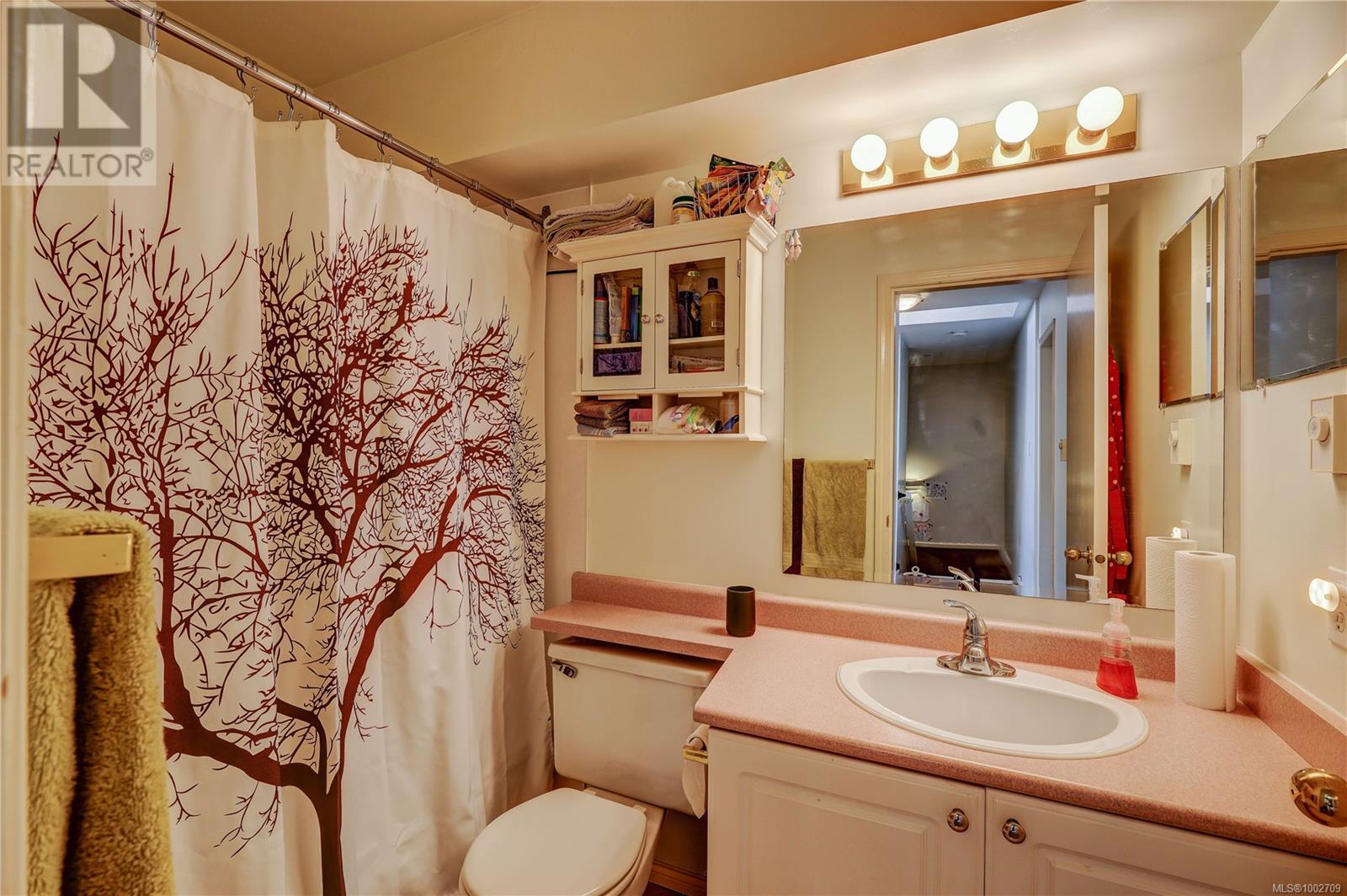 Photo 18 of 1621 Creekside Dr, Nanaimo BC