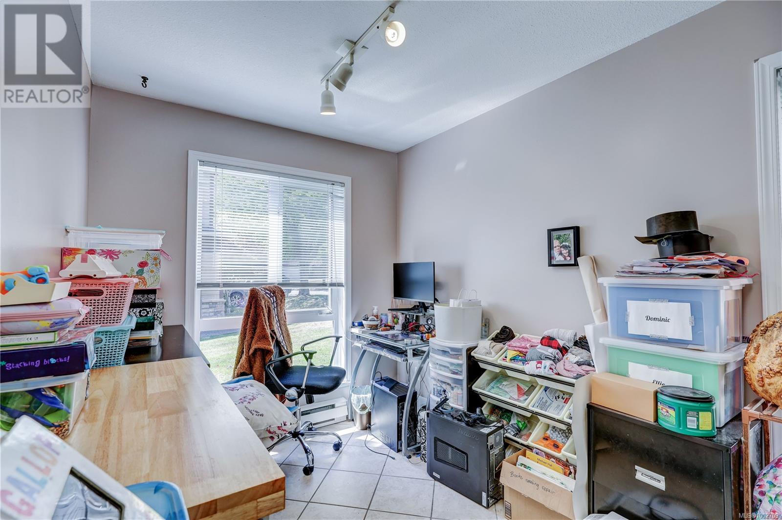 Photo 9 of 1621 Creekside Dr, Nanaimo BC