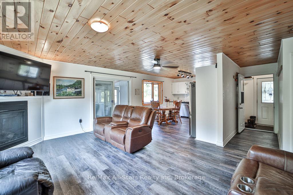 Photo 10 of 410 Etwell Road, Huntsville ON