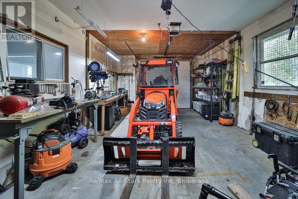 Photo 31 of 410 Etwell Road, Huntsville ON