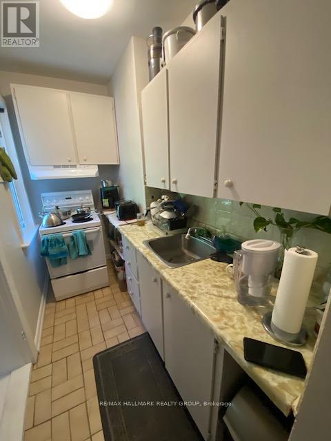 Photo 9 of 113 113 1 2 Fairmont Avenue, Ottawa ON