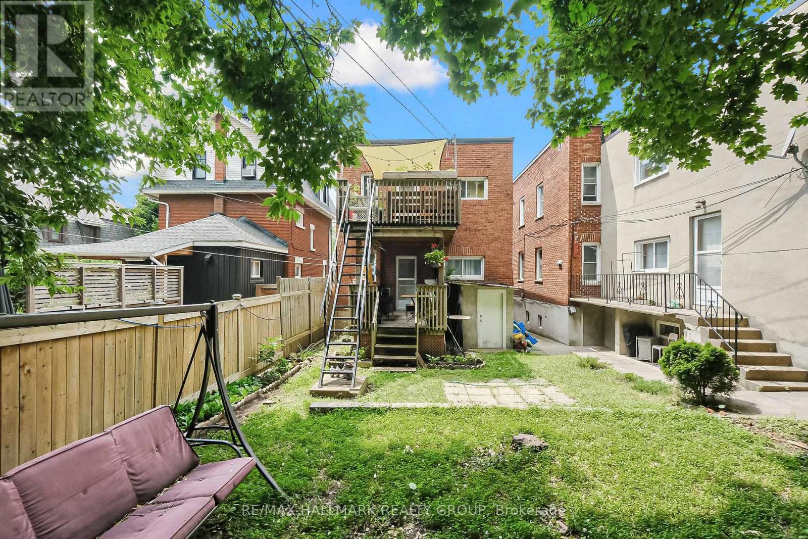 Photo 10 of 115 115 1 2 Fairmont Avenue, Ottawa ON