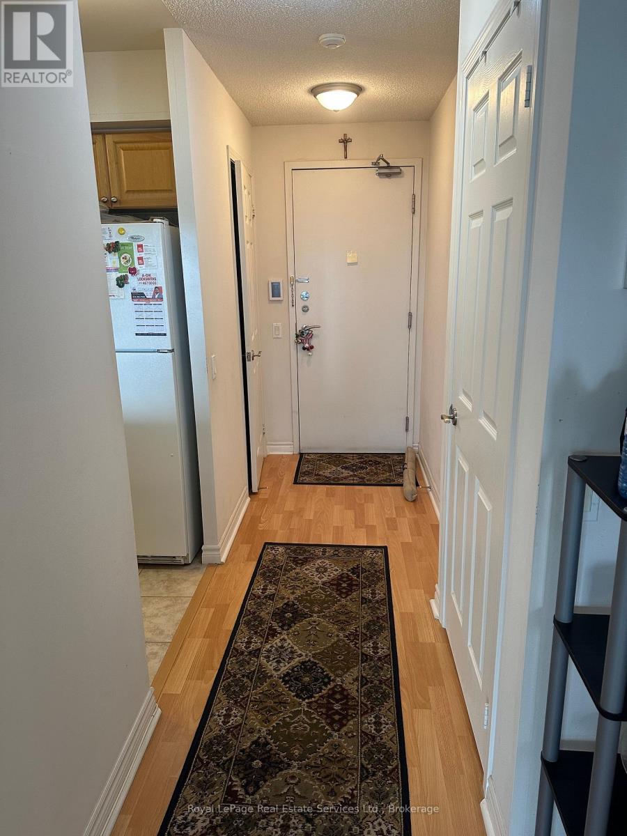 Photo 1 of 1239 18 Mondeo Drive, Toronto ON