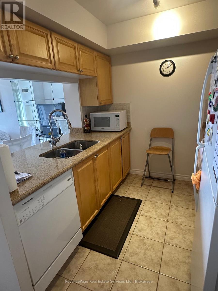 Photo 3 of 1239 18 Mondeo Drive, Toronto ON