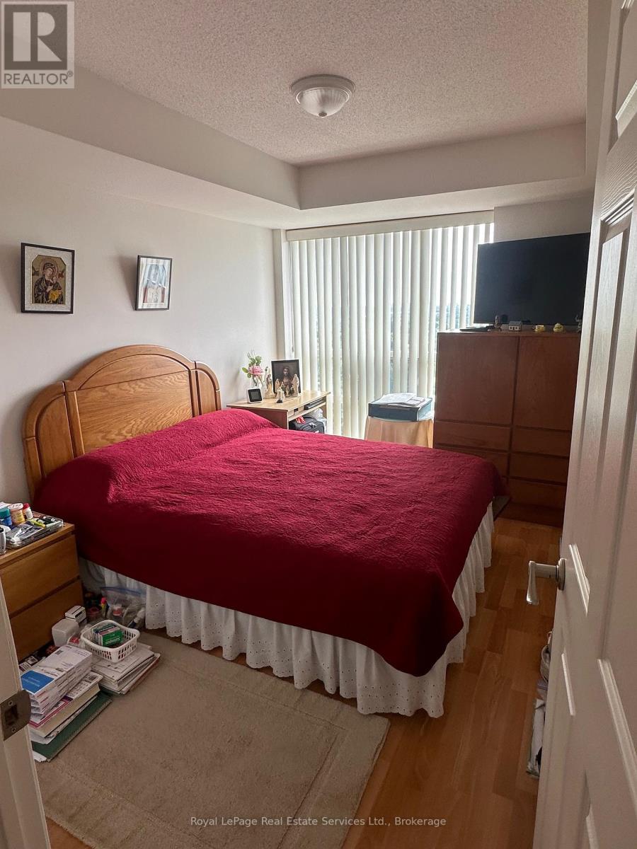 Photo 4 of 1239 18 Mondeo Drive, Toronto ON