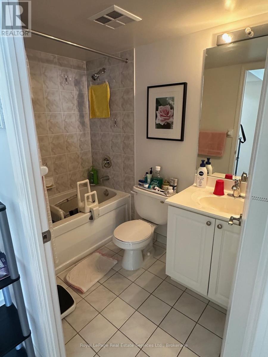 Photo 25 of 1239 18 Mondeo Drive, Toronto ON