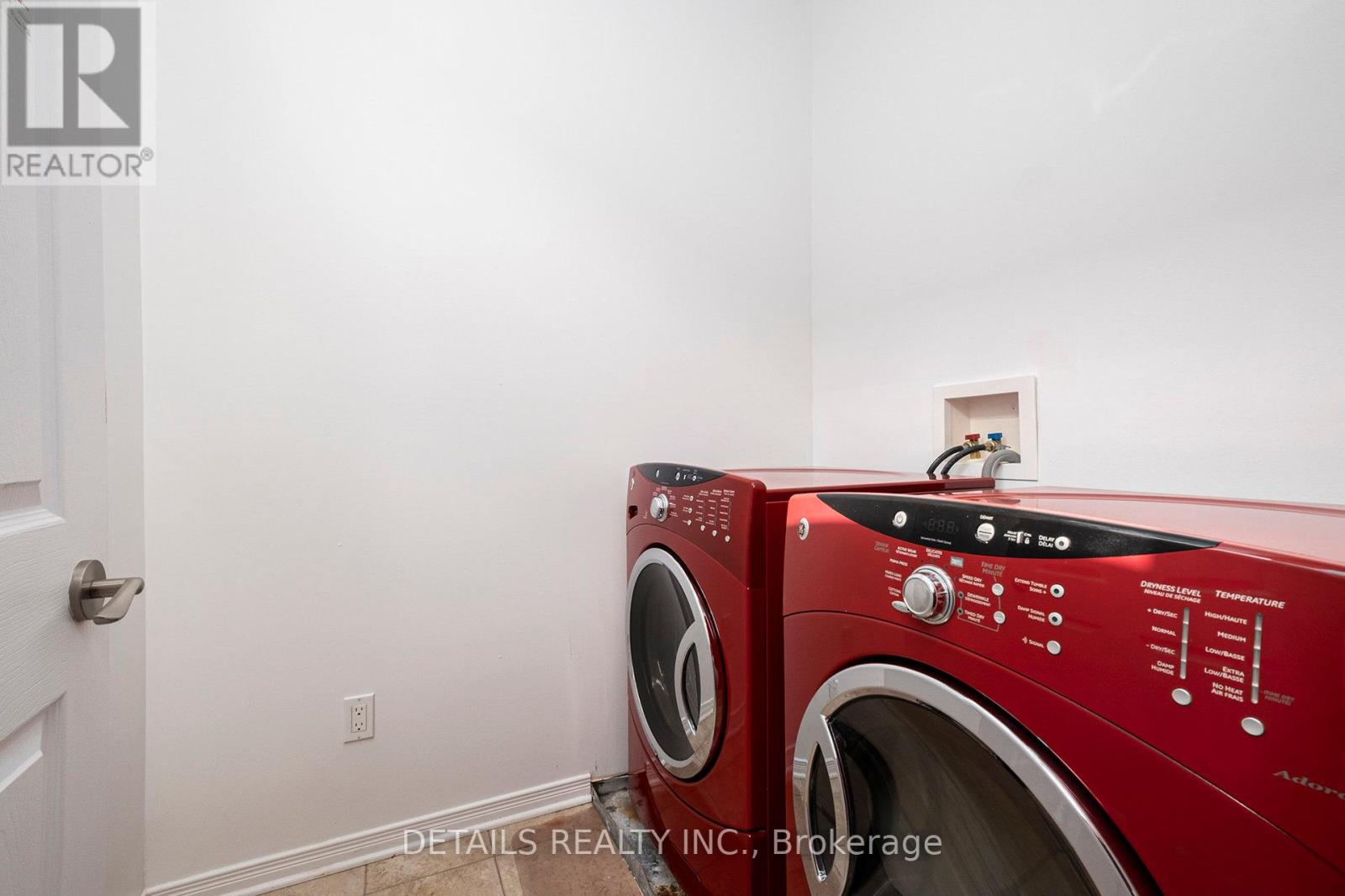 Photo 16 of 809 Pinnacle Street, Ottawa ON