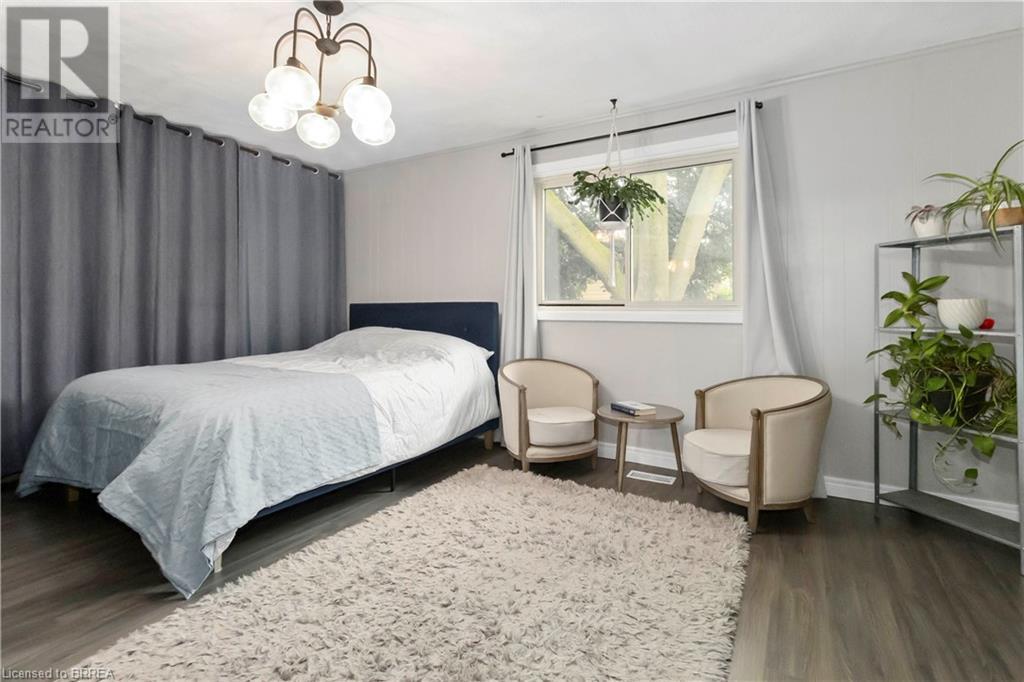 Photo 11 of 7 Magnolia Street, Brantford ON