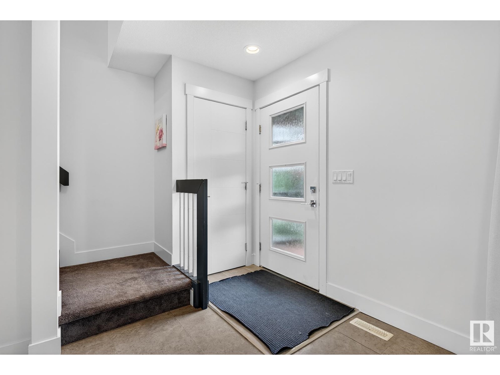 Photo 5 of 6503 King Wd Sw, Edmonton AB