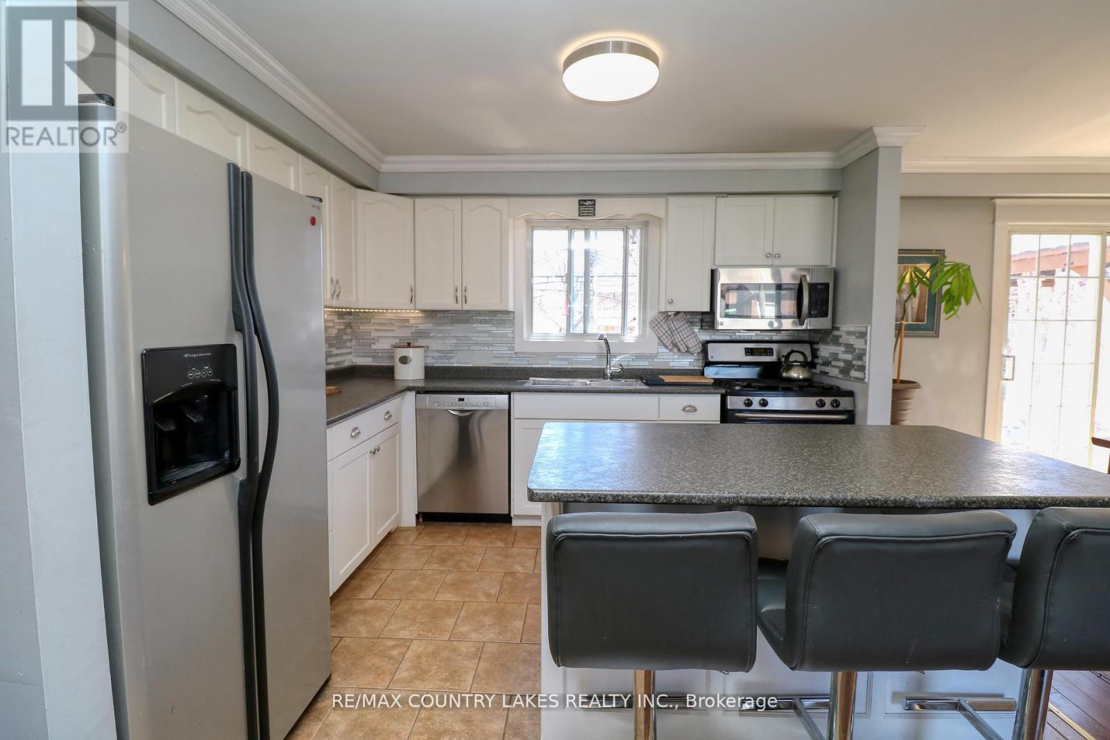 Photo 18 of 271 Lakeland Crescent, Brock ON