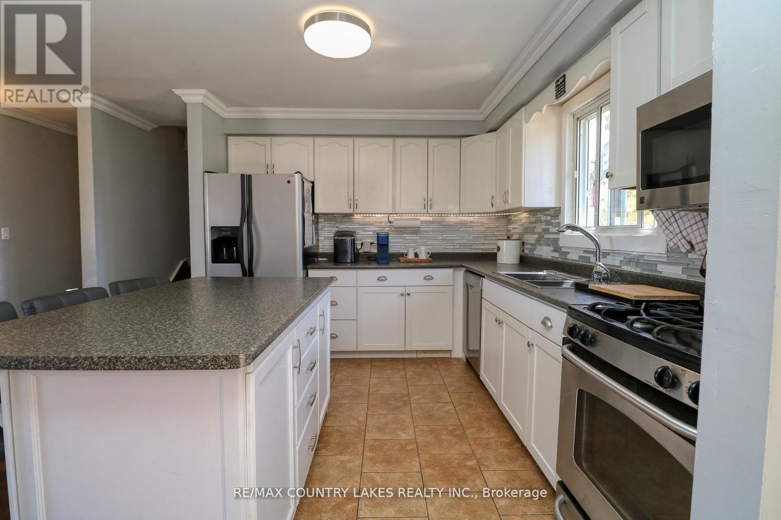 Photo 15 of 271 Lakeland Crescent, Brock ON
