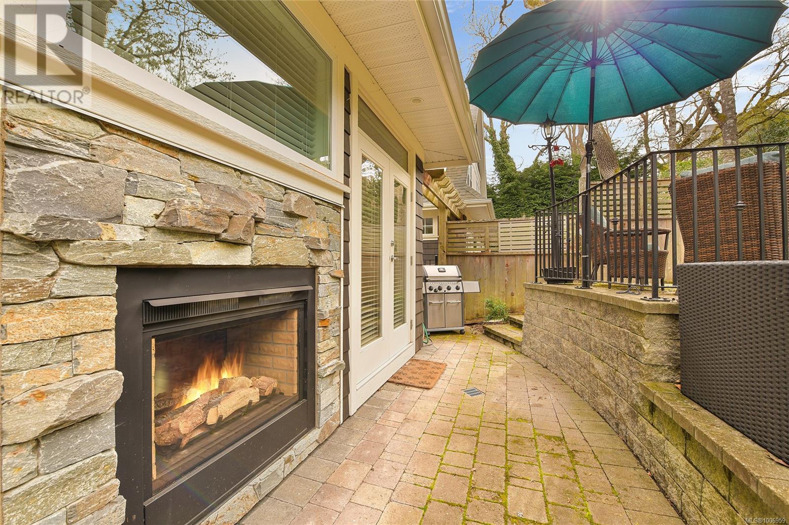 Single Family House Cape Cod for Sale in   Rockland Ave Victoria 