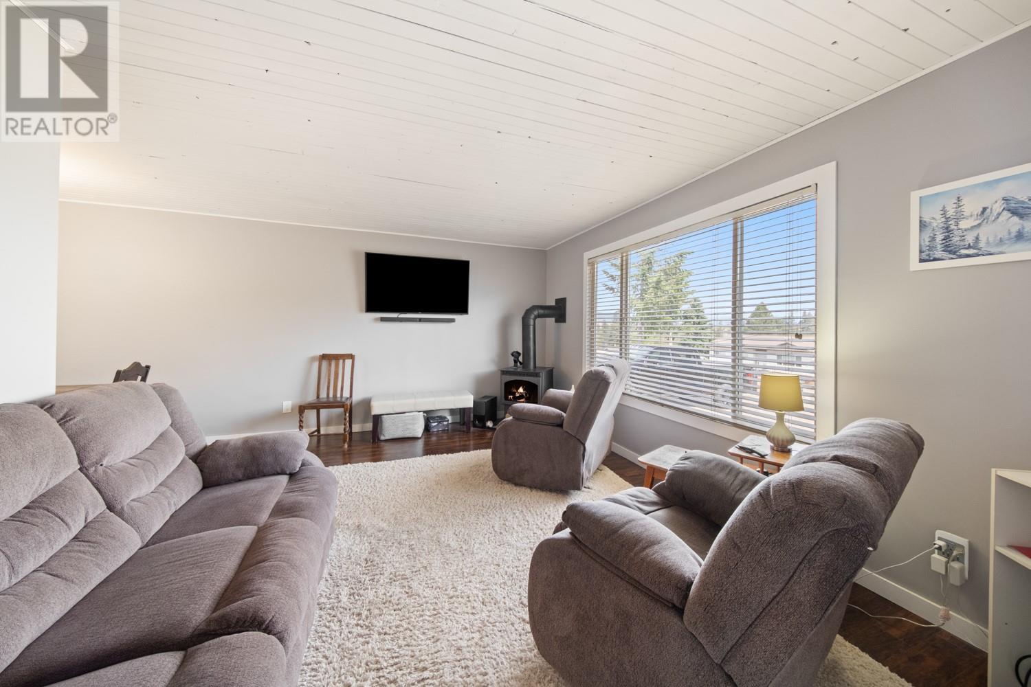 Photo 6 of 5168 Haynes Road, Vernon BC