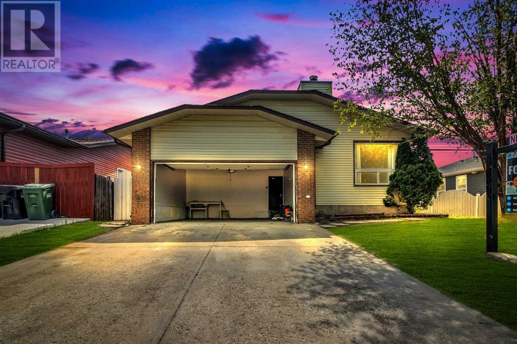 Single Family House Bungalow for Sale in  Castlefall Way NE Castleridge Calgary 