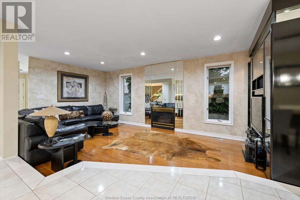 Photo 16 of 127 Mcmurren Crescent, Lakeshore ON
