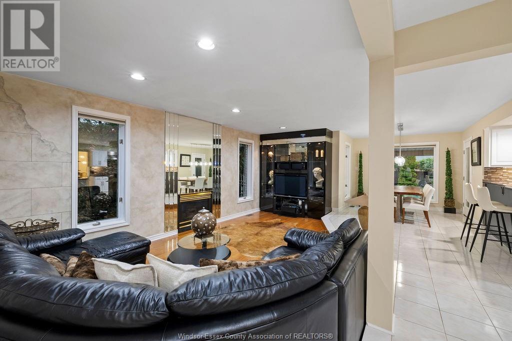 Photo 17 of 127 Mcmurren Crescent, Lakeshore ON