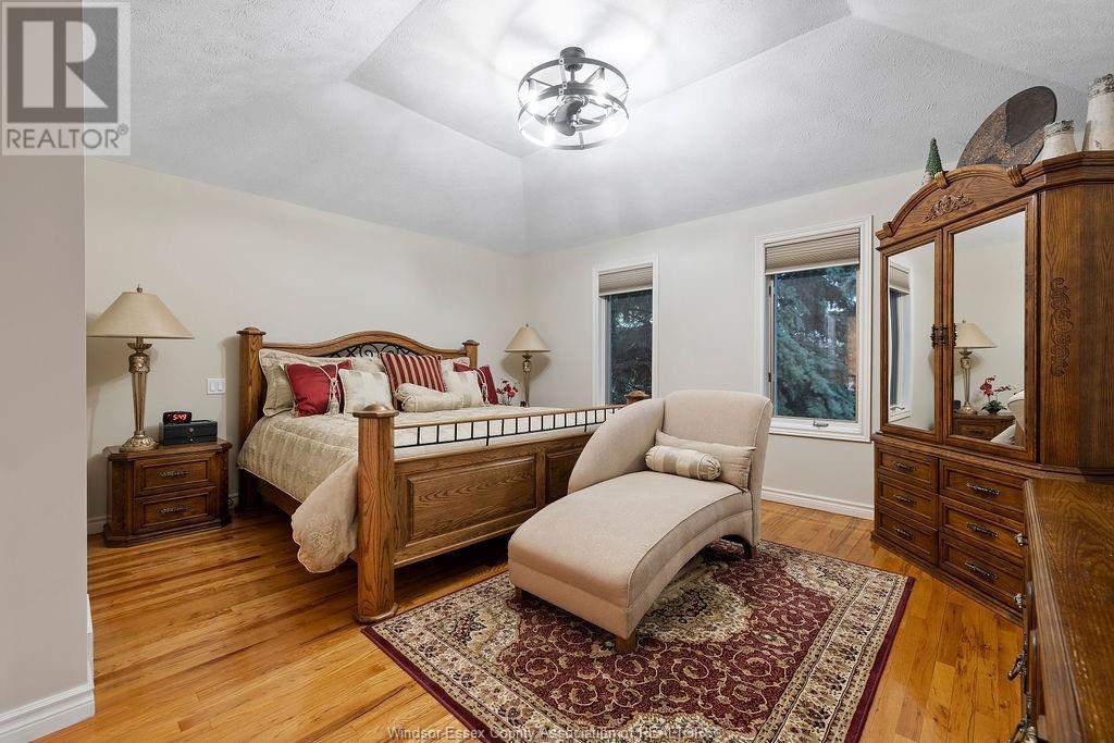 Photo 19 of 127 Mcmurren Crescent, Lakeshore ON