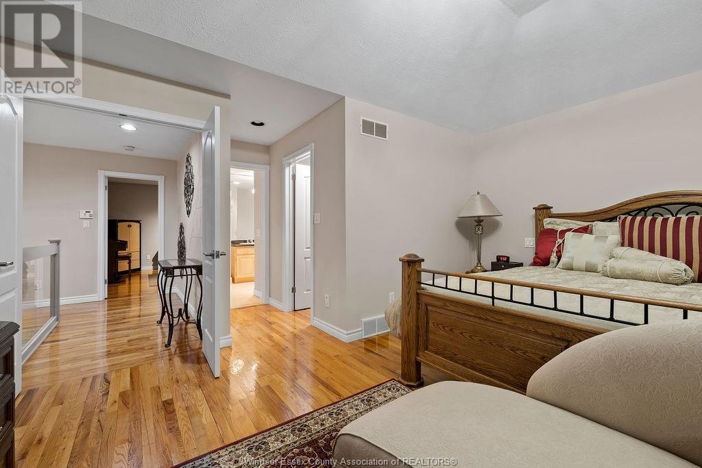 Photo 20 of 127 Mcmurren Crescent, Lakeshore ON
