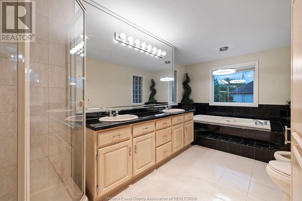 Photo 22 of 127 Mcmurren Crescent, Lakeshore ON