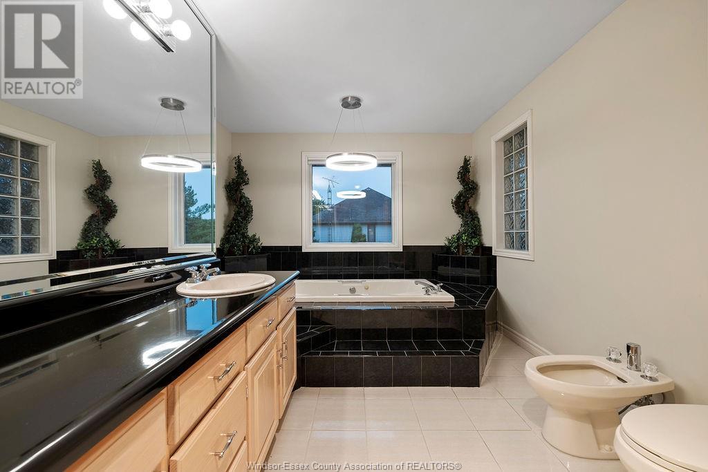 Photo 23 of 127 Mcmurren Crescent, Lakeshore ON