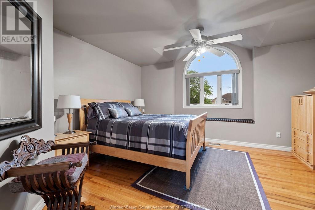 Photo 24 of 127 Mcmurren Crescent, Lakeshore ON