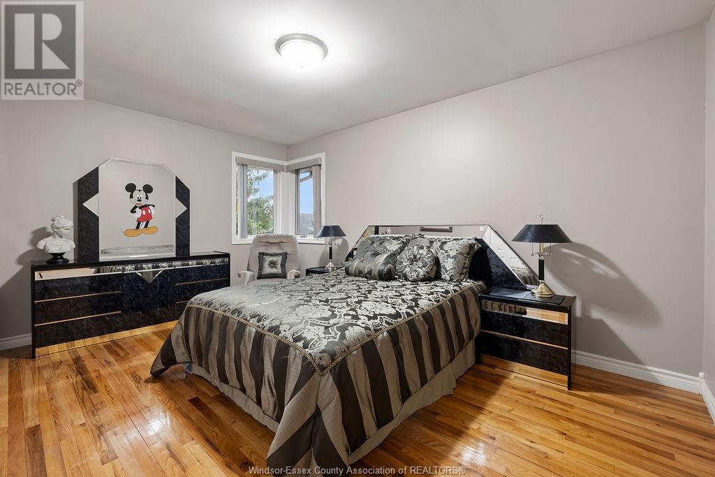 Photo 25 of 127 Mcmurren Crescent, Lakeshore ON