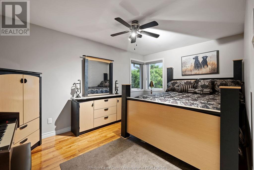 Photo 27 of 127 Mcmurren Crescent, Lakeshore ON