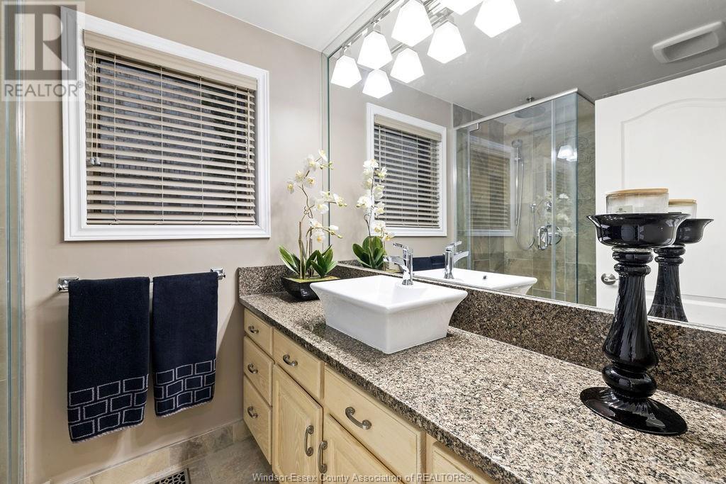 Photo 29 of 127 Mcmurren Crescent, Lakeshore ON