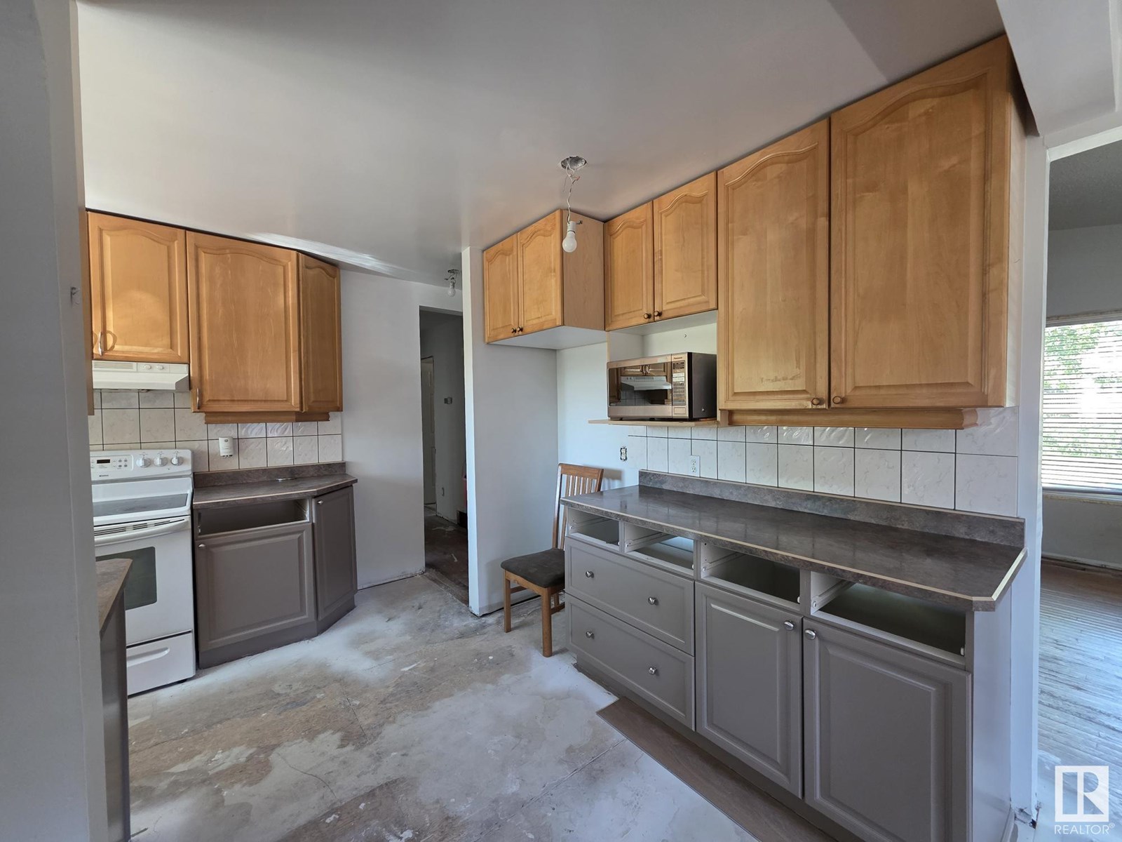 Photo 10 of 4508 44 Av, Stony Plain AB