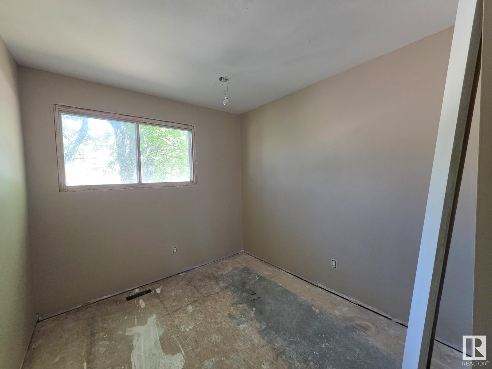 Photo 14 of 4508 44 Av, Stony Plain AB
