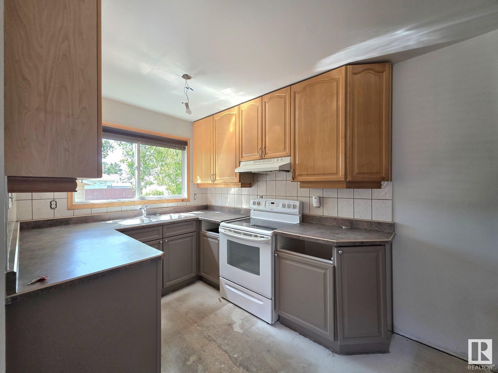 Photo 9 of 4508 44 Av, Stony Plain AB