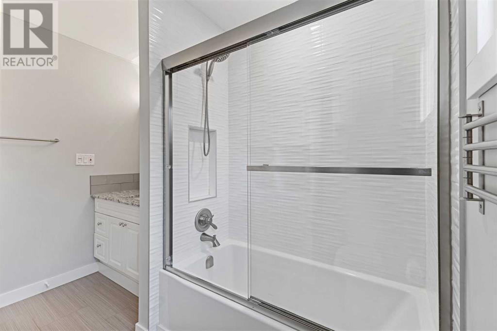 Single Family House 4 Level for Sale in  Gissing Drive SW Glamorgan Calgary 