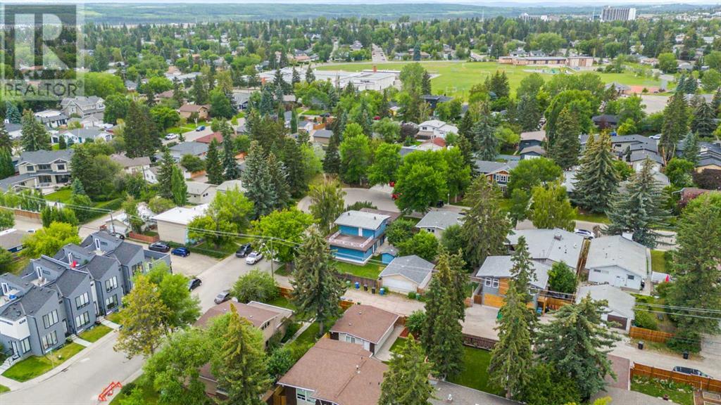 Single Family House 4 Level for Sale in  Gissing Drive SW Glamorgan Calgary 