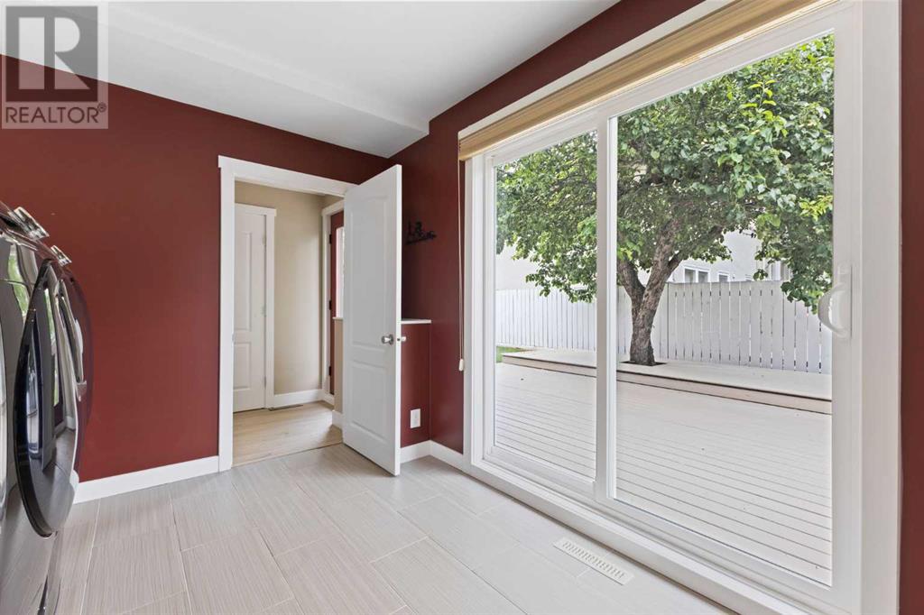 Single Family House 4 Level for Sale in  Gissing Drive SW Glamorgan Calgary 