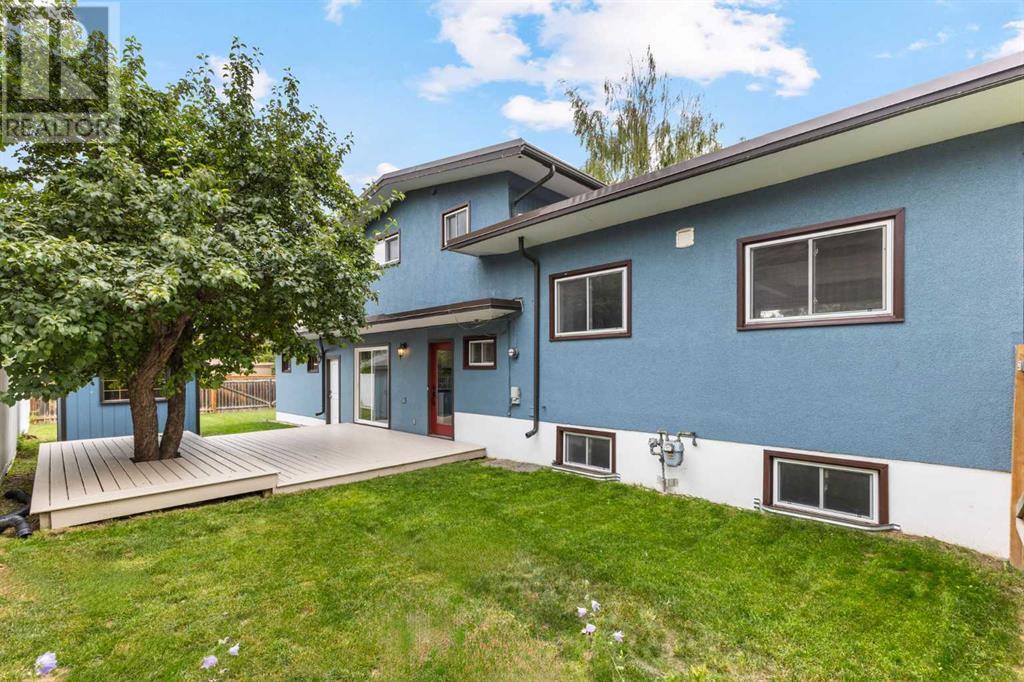 Single Family House 4 Level for Sale in  Gissing Drive SW Glamorgan Calgary 