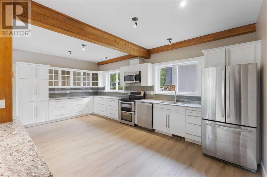 Single Family House 4 Level for Sale in  Gissing Drive SW Glamorgan Calgary 