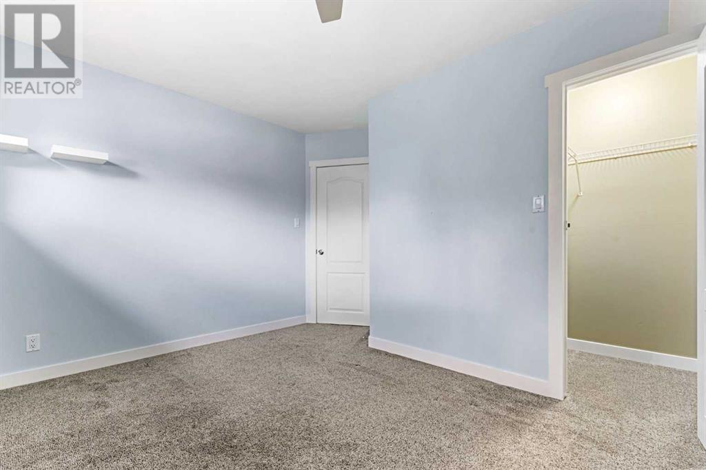 Single Family House 4 Level for Sale in  Gissing Drive SW Glamorgan Calgary 