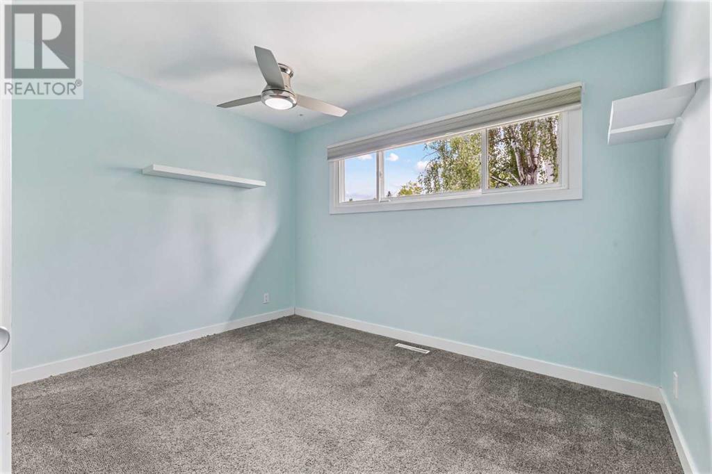 Single Family House 4 Level for Sale in  Gissing Drive SW Glamorgan Calgary 