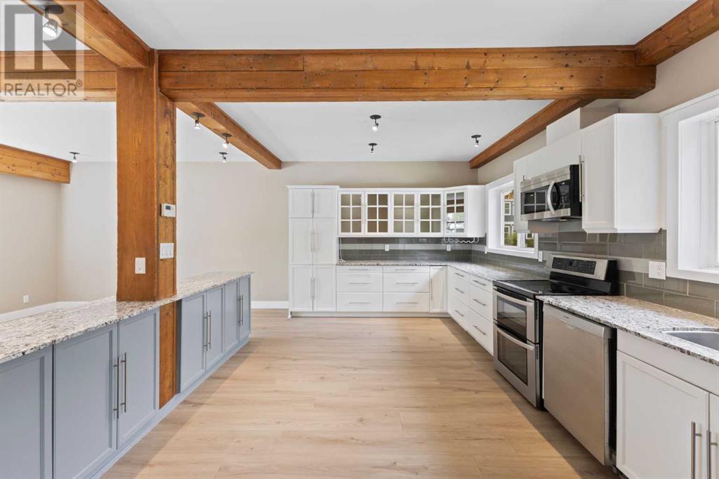 Single Family House 4 Level for Sale in  Gissing Drive SW Glamorgan Calgary 